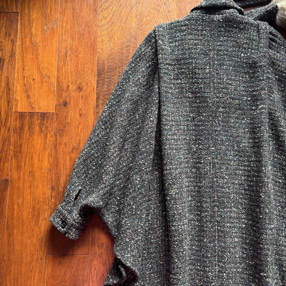 Capri Union Made Wool Tweed Jacket with Fur Scarf – Multicolor Vintage Luxury - Picture 12 of 16